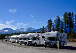 Travel Trailer, Fifth Wheel and MotorHome Comparison. How to Choose the Best RV For You?